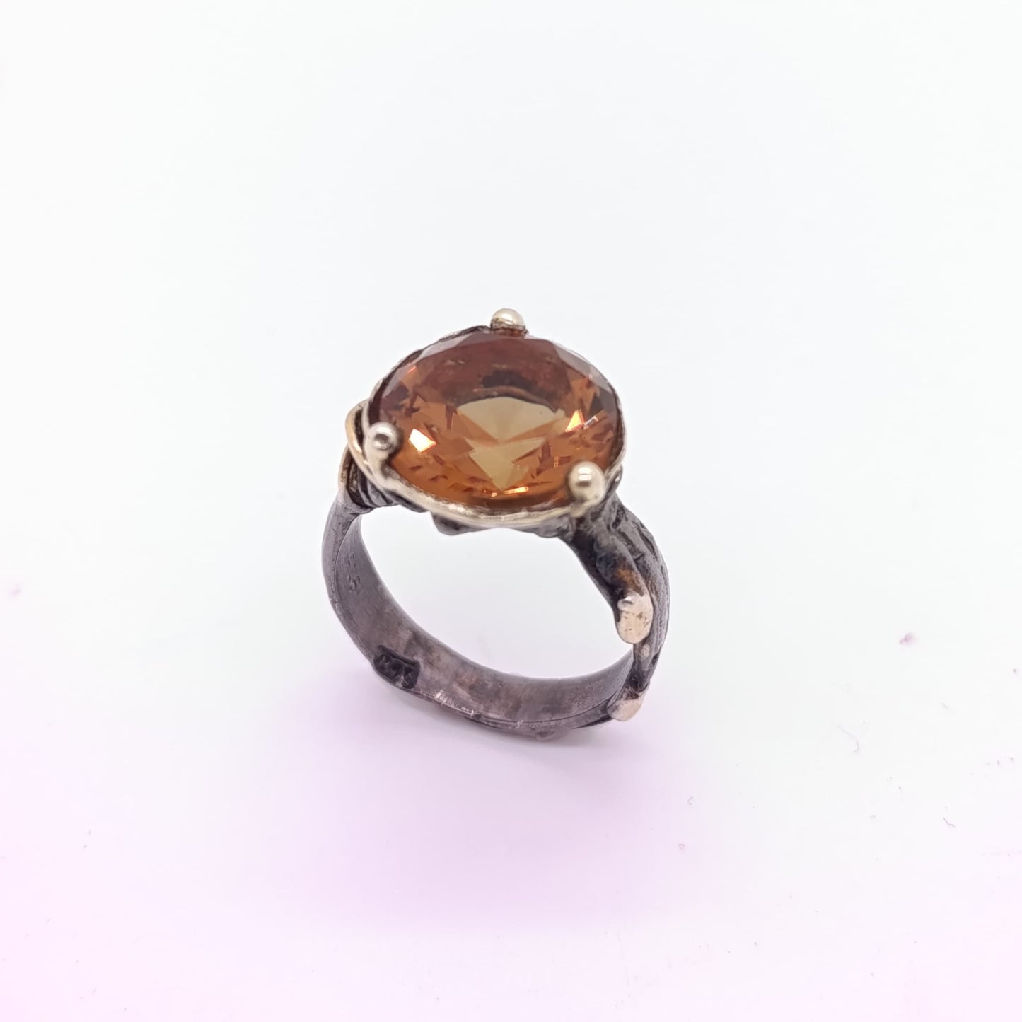 Anillo Sultanita Redondo Tres Garras