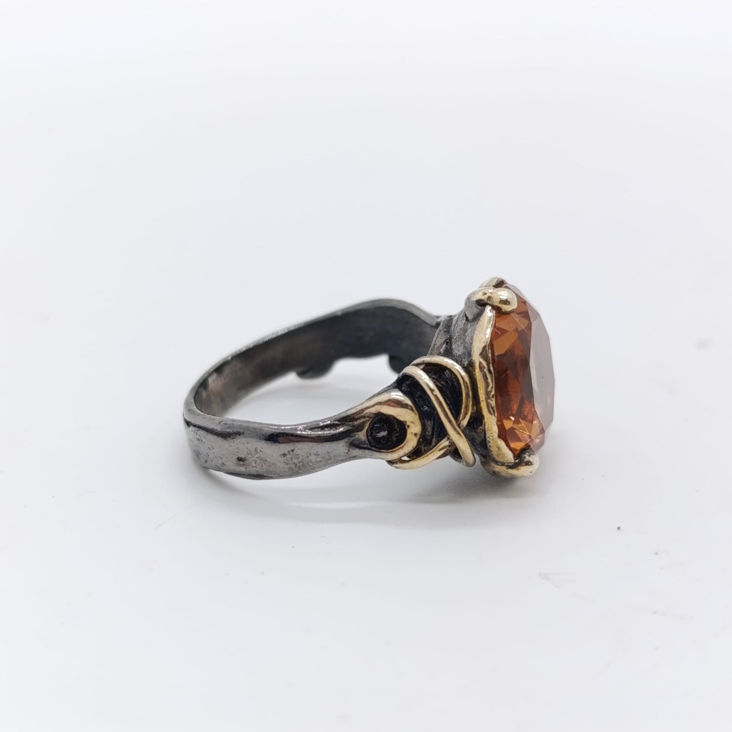 Anillo Sultanita Redondo Tres Garras
