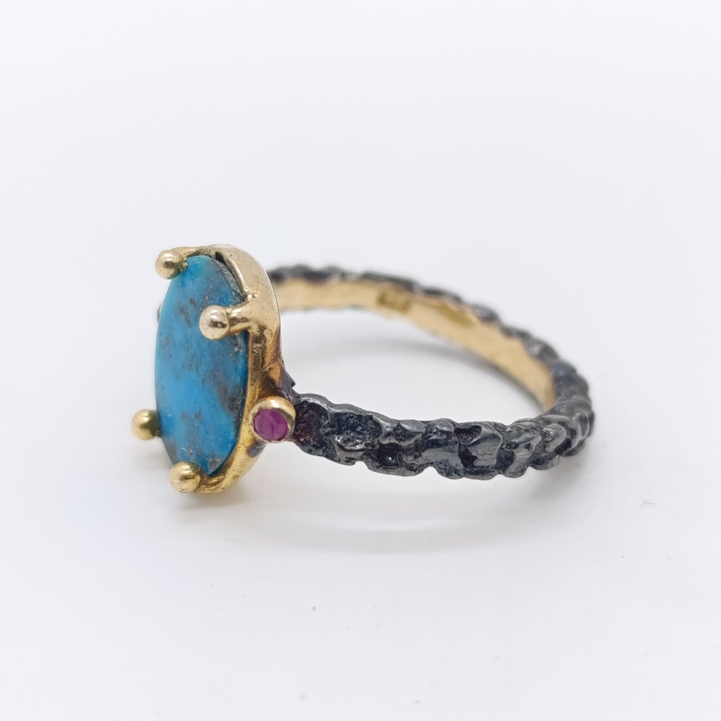 Anillo Artesanal de Plata con Turquesa y Turmalinas Rubelitas