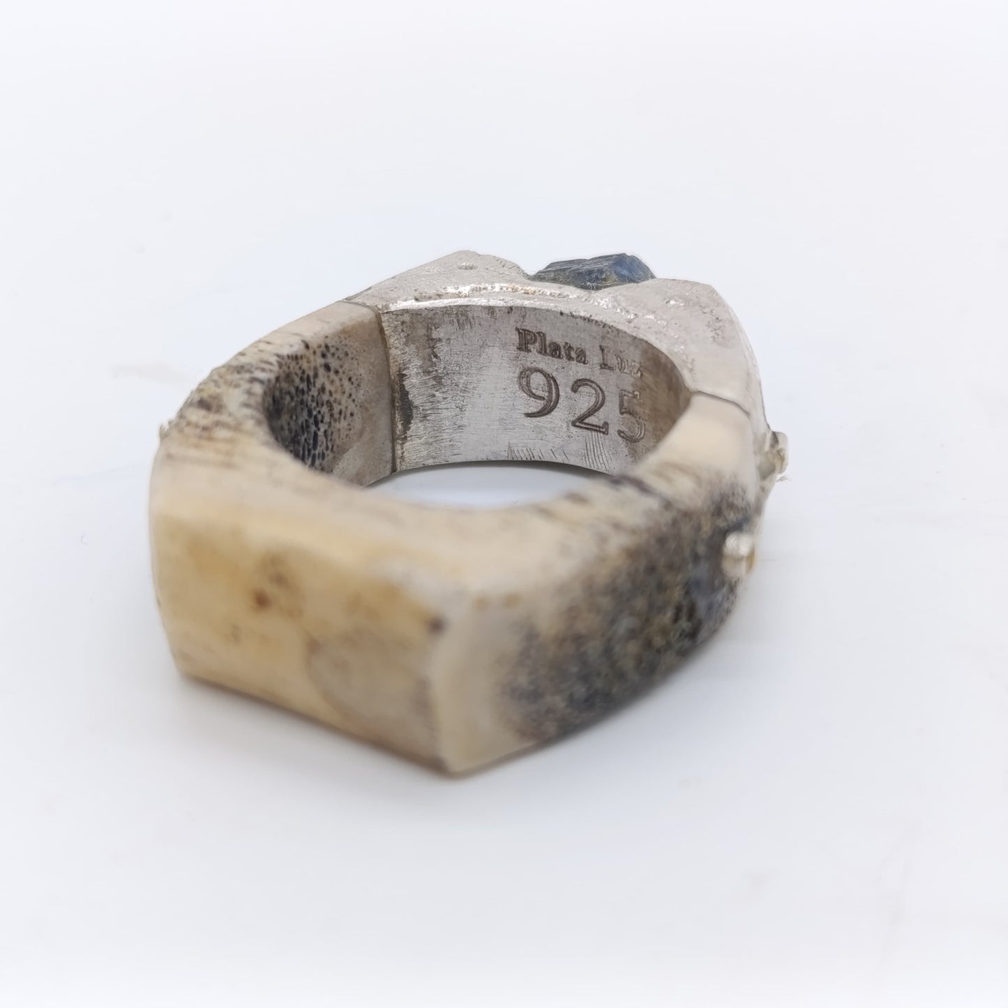 Anillo Massive Hueso Zafiro Natural en Bruto