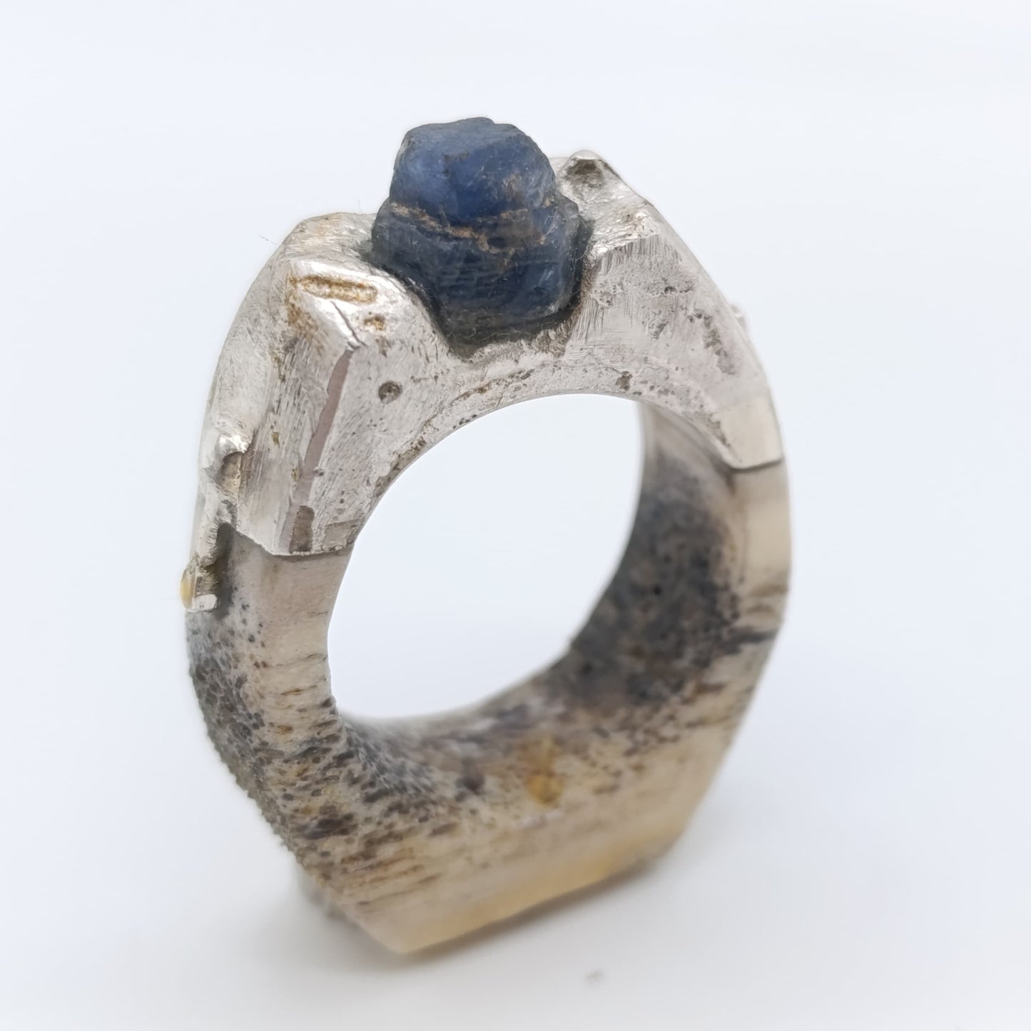 Anillo Massive Hueso Zafiro Natural en Bruto