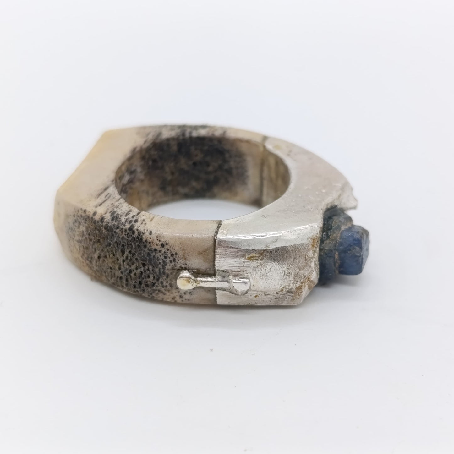 Anillo Massive Hueso Zafiro Natural en Bruto
