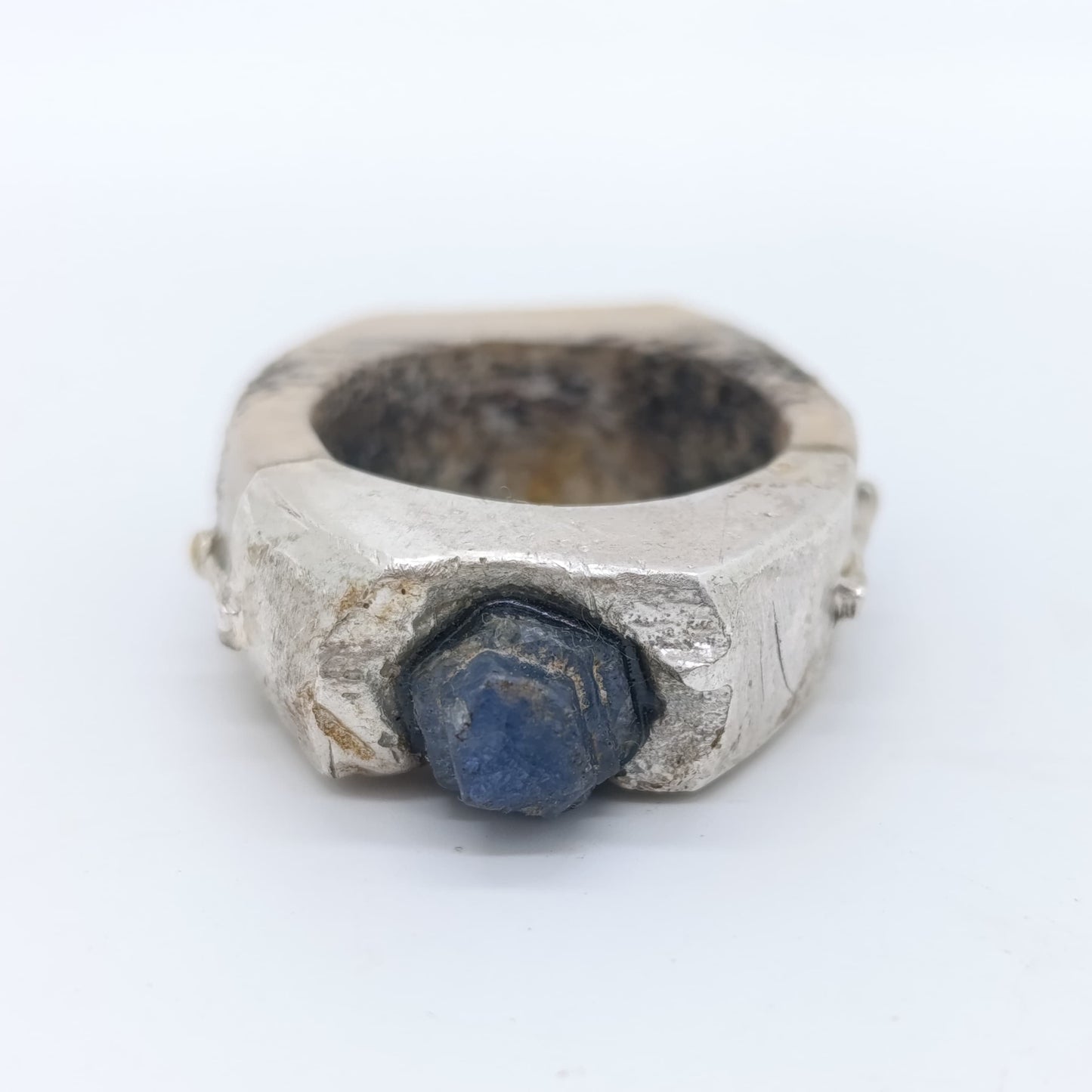 Anillo Massive Hueso Zafiro Natural en Bruto