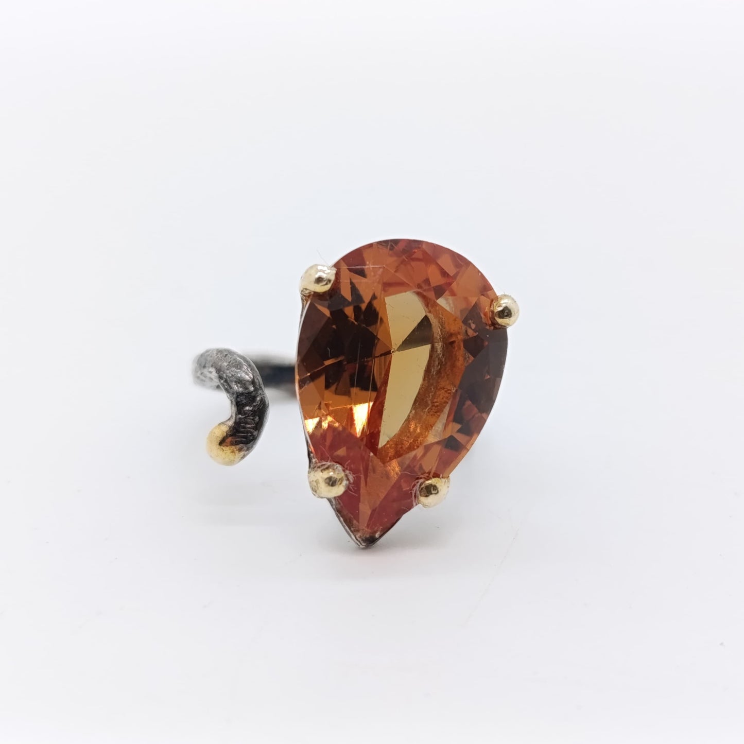 Anillo de Plata con Sultanita Talla Lagrima Abierto