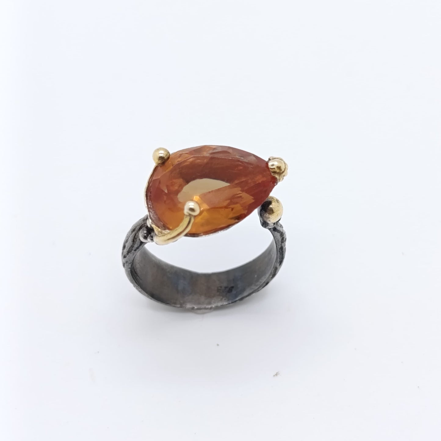 Anillo de Plata con Sultanita Cautivadora Abierto