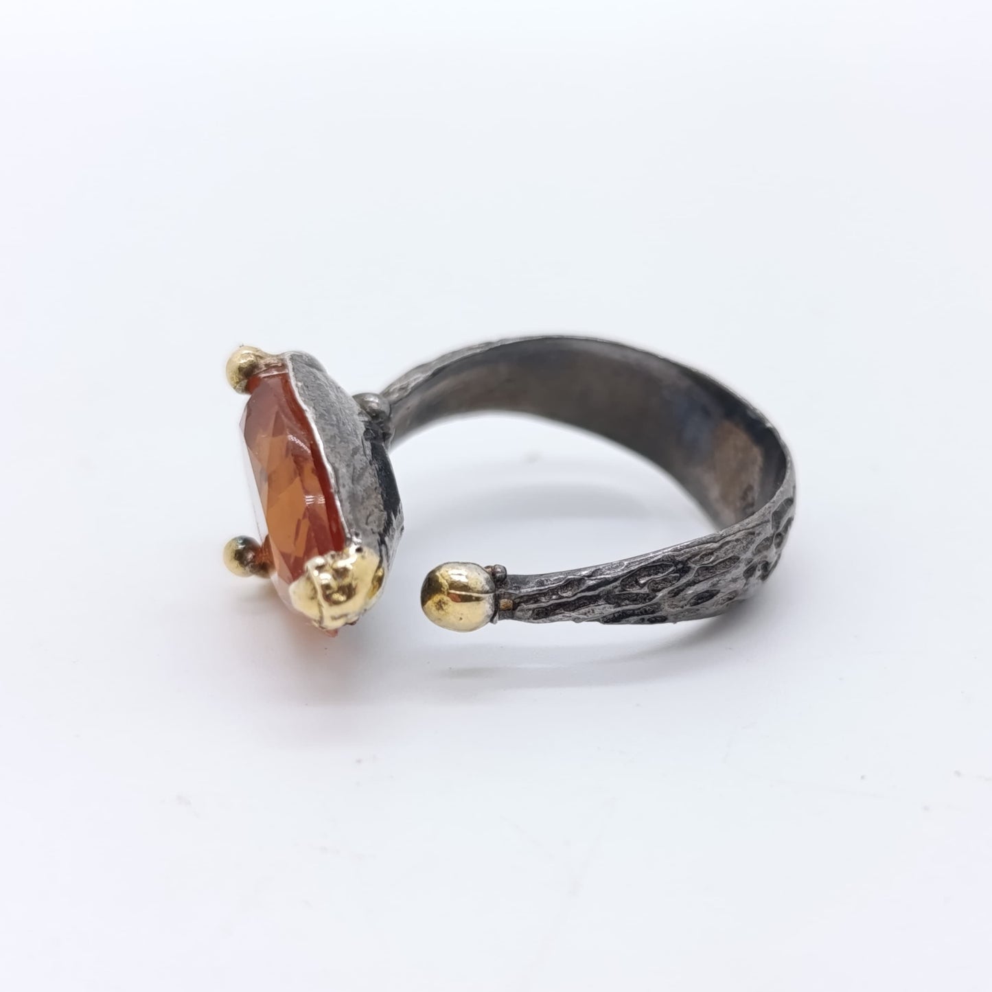 Anillo de Plata con Sultanita Cautivadora Abierto
