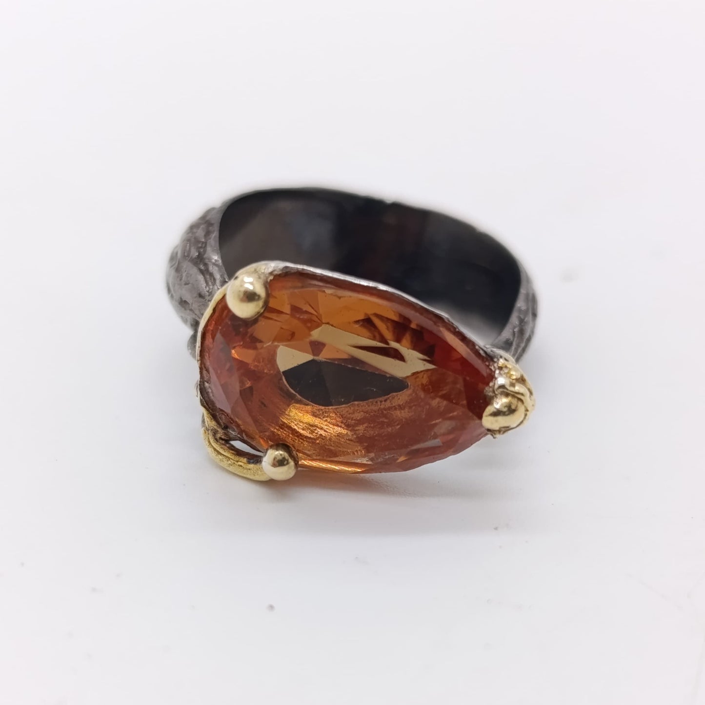 Anillo de Plata con Sultanita Cautivadora Abierto