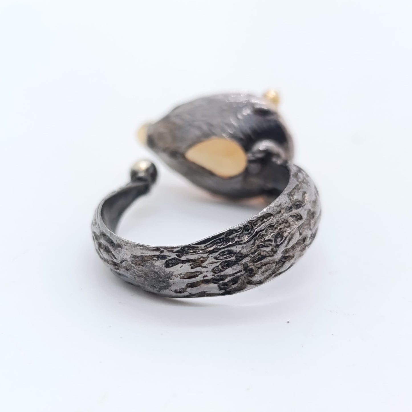 Anillo de Plata con Sultanita Cautivadora Abierto