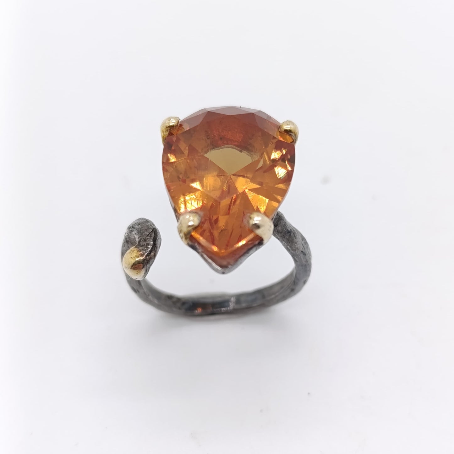 Anillo de Plata con Sultanita Talla Lagrima Abierto