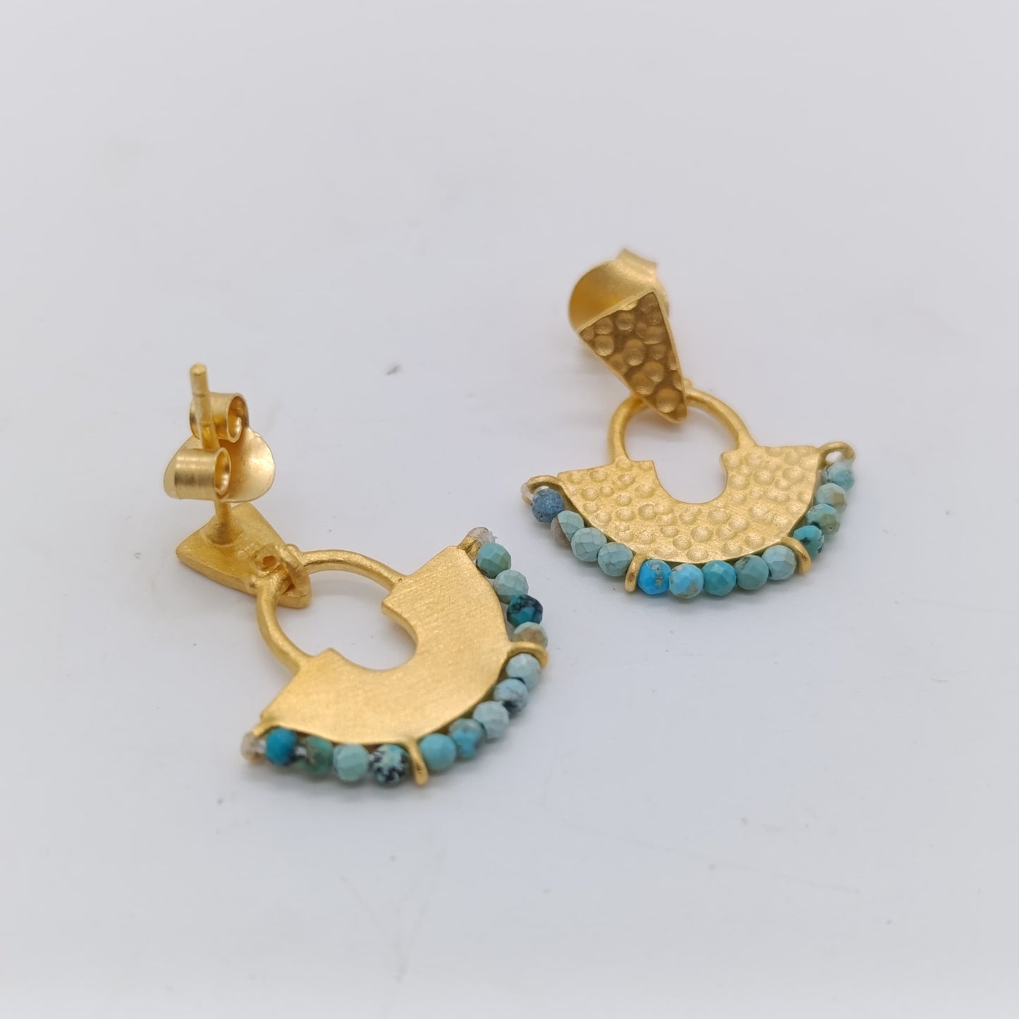 Pendientes DemiSol Pequeños Turquesa Plata Chapado Oro 18k