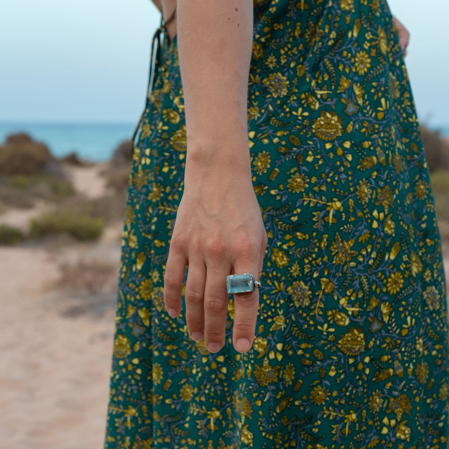 ic: anillo Aguarina Plata y oro diamantes