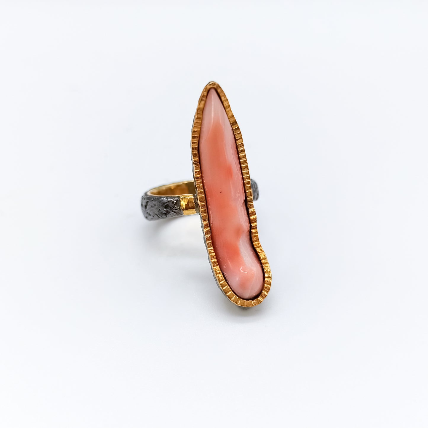 Anillo Coral Rosa Piel de Ángel y Plata Chapada en Oro