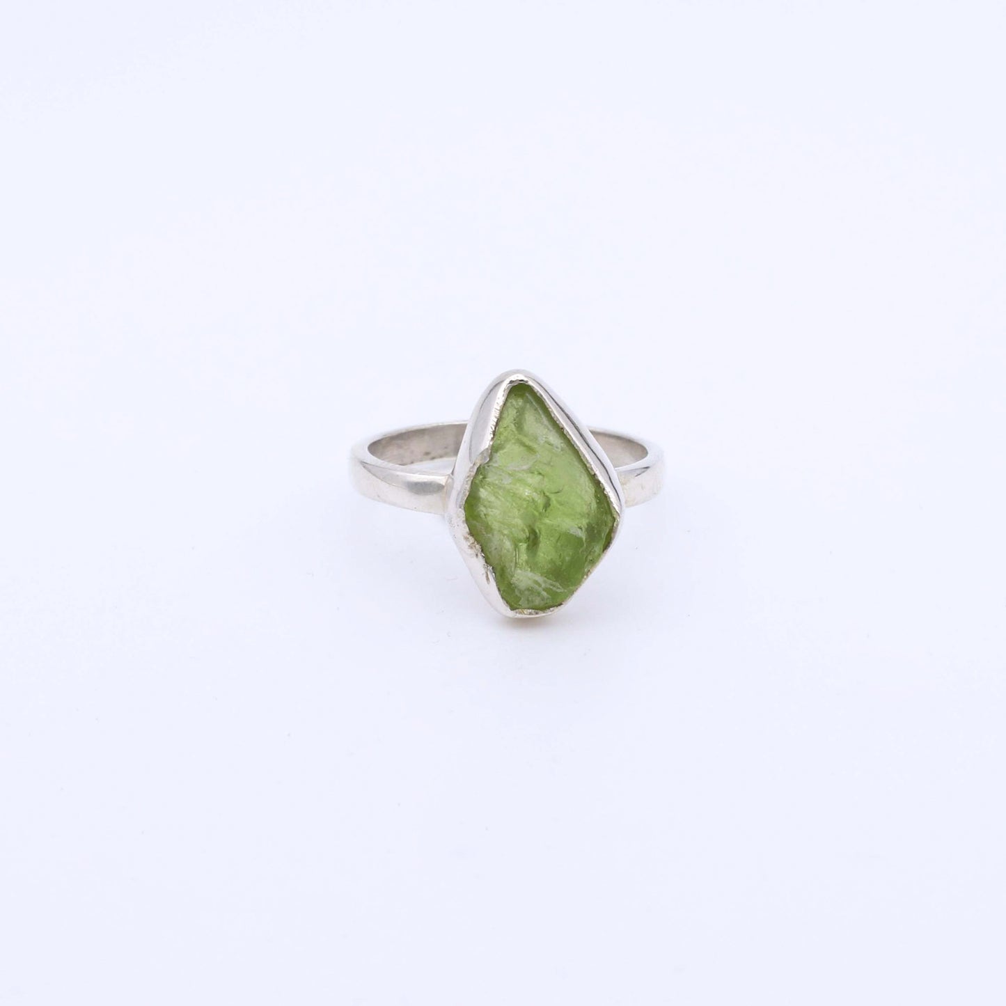 IC: ANILLO PLATA PERIODOTO RUSTICO