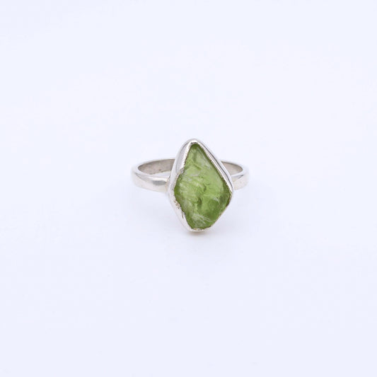 IC: ANILLO PLATA PERIODOTO RUSTICO