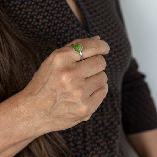 IC: ANILLO PLATA OLIVINA PERIODOTO 2