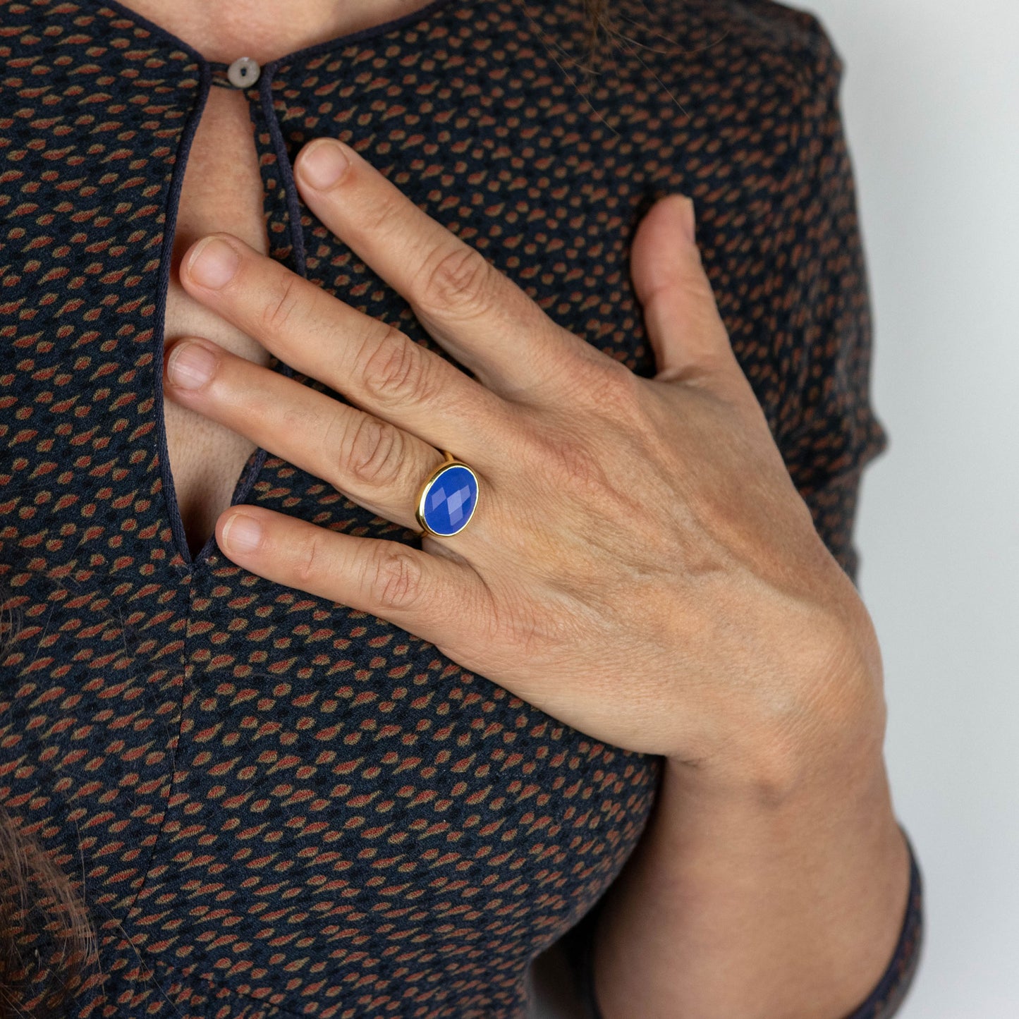 IC: ANILLO PLATA CHAPADO ORO CALCEDONIA 2