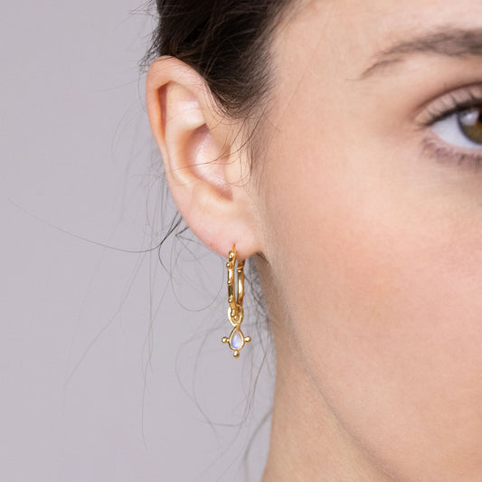 Pendiente Adriati Piedra Luna Plata Bañada en Oro 18k