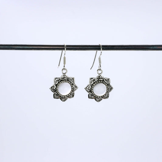 pendiente plata ojo de gato flor