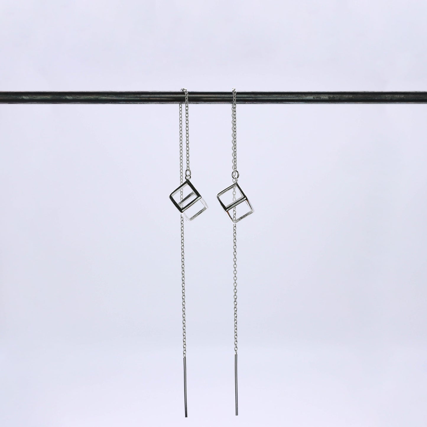 IC: PENDIENTE PLATA MINIMALISTA ALARGADO CUBO