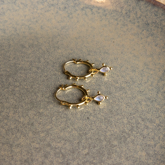 Pendiente Adriati Piedra Luna Plata Bañada en Oro 18k