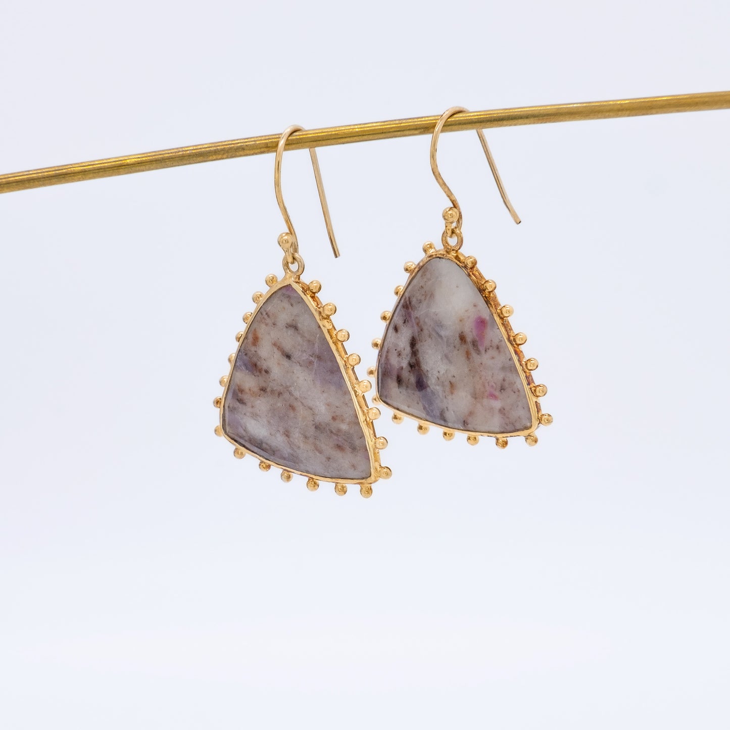 Pendientes Poro Hecho a Mano Plata 925 Baño Oro 18k y Zafiro