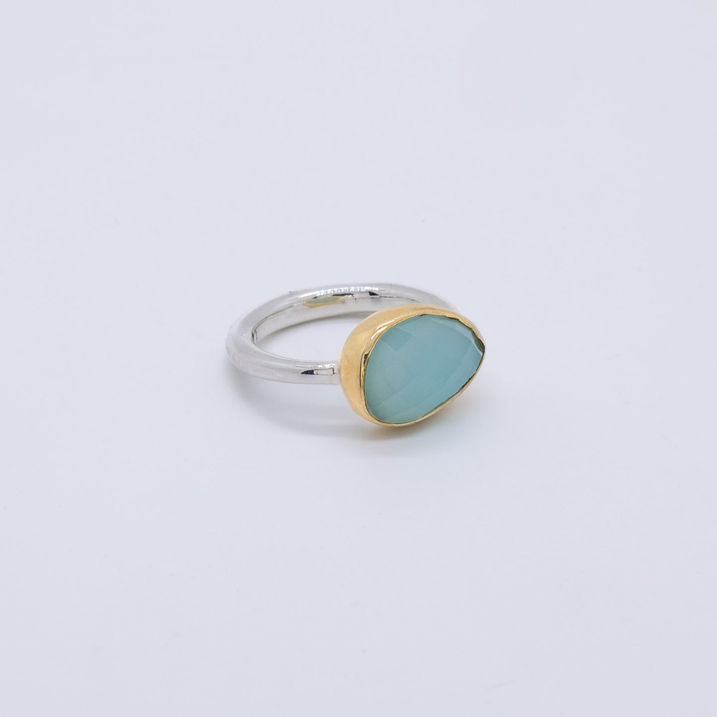 Anillo HaeHae Hecho a Mano Plata 925 y Calcedonia Azul