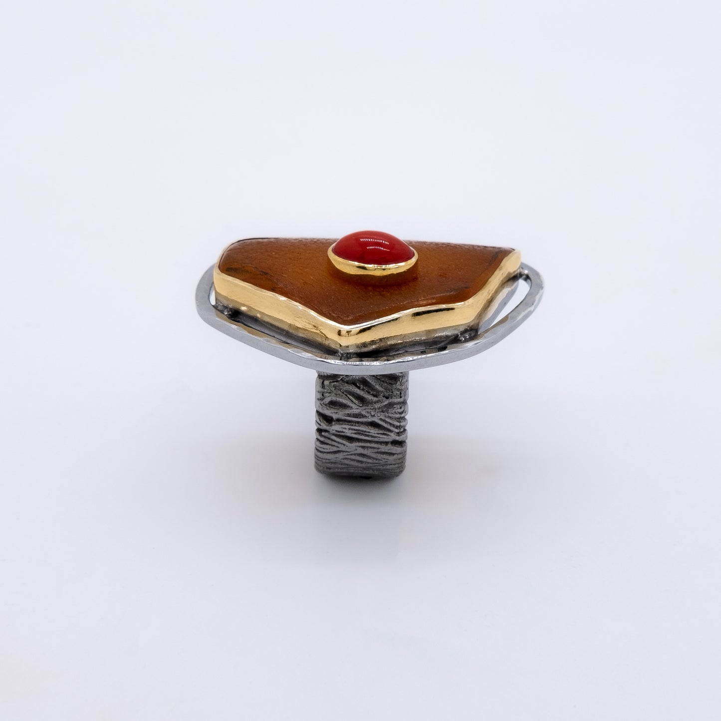 Anillo Amipere Hecho a Mano Ámbar y Coral Rojo Plata 925 Baño Oro 18k y Rodio Negro