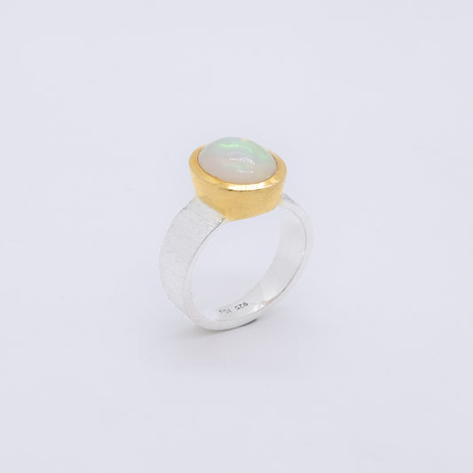 Anillo Kowhai Hecho a Mano Plata 925 Baño de Oro 18k y Ópalo Walo Natural