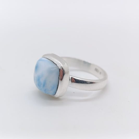Anillo de Plata Artesanal con Larimar natural