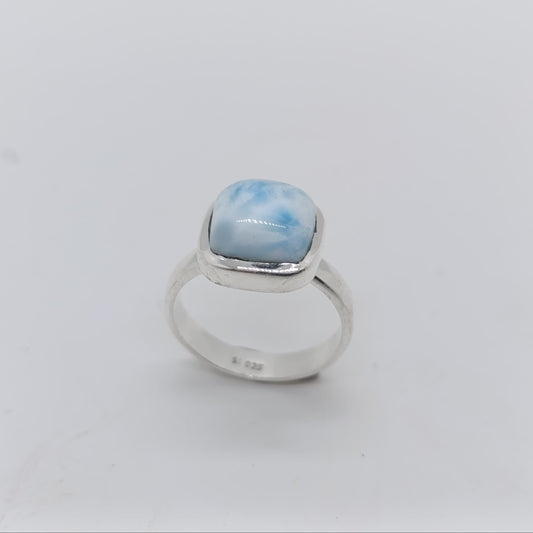 Anillo de Plata Artesanal con Larimar natural