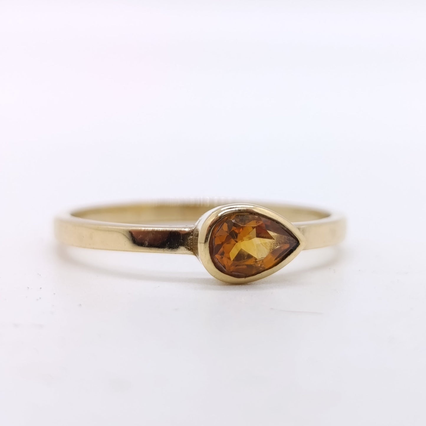 Anillo Ovaka Chapado en Oro 18k