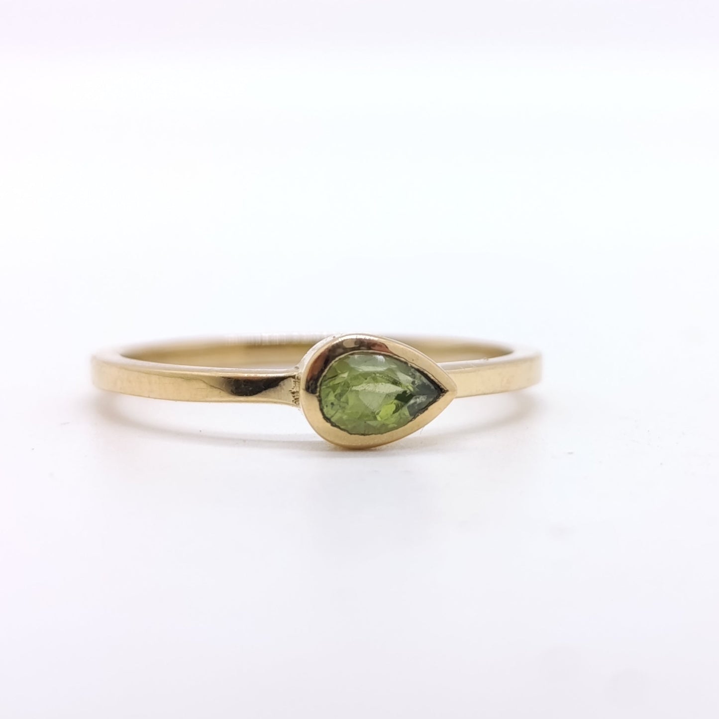 Anillo Ovaka Chapado en Oro 18k