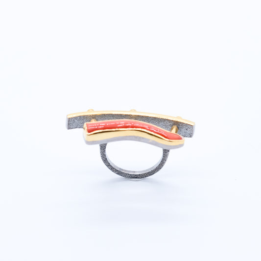 Anillo Trinity Coral Rojo Mediterráneo y Perla Semi Barroca Plata 925 Baño Oro 18k y Rodio Negro