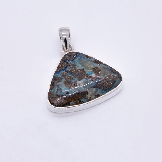 Colgante Toru Hecho a Mano Plata 925 y Ópalo Boulder Australiano