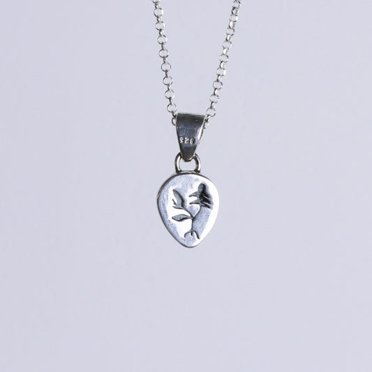 colgante aguamarina natural silueta flores artesania plata luz 1